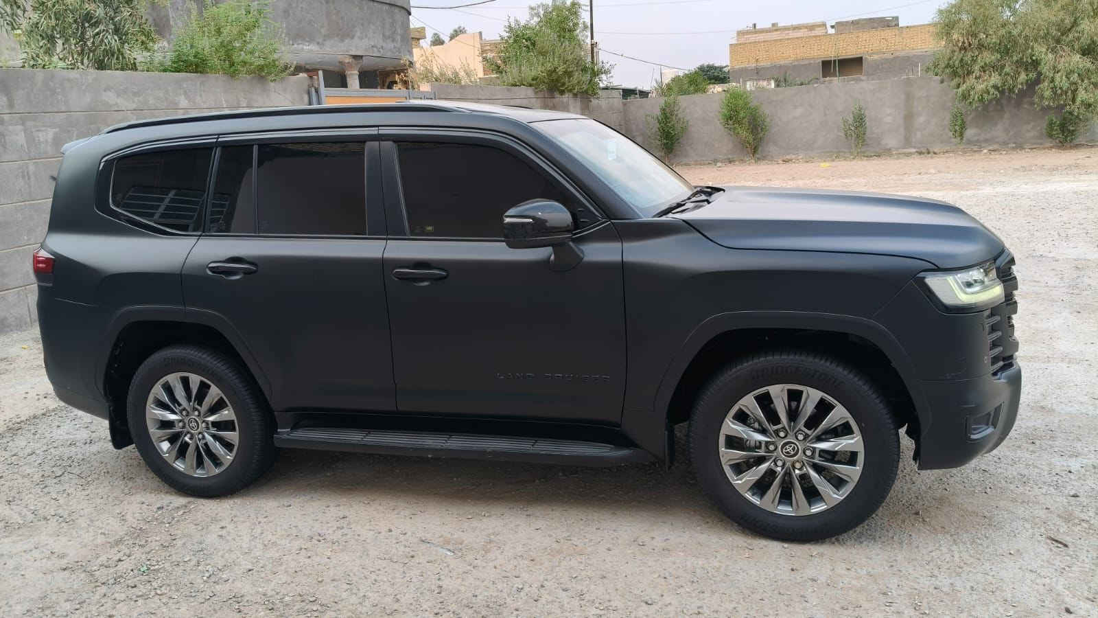 لاندكروز VX • ماشيه ٤٤٠٠٠ • كفاله عامه