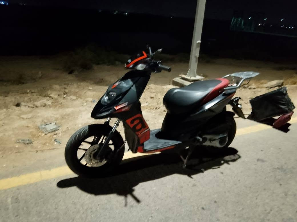 دراجه إيطالي ابرايل مكينه 150 cc
نظيفه حيل بيها شخوط بسيطه بالكفر واضحه بالصورة 

رقم اربيل تحويل ثاني يوم
سعرها 2 وبيها مجال  مكاني زعفرانيه - جادريه

*********** اتصل واتساب
