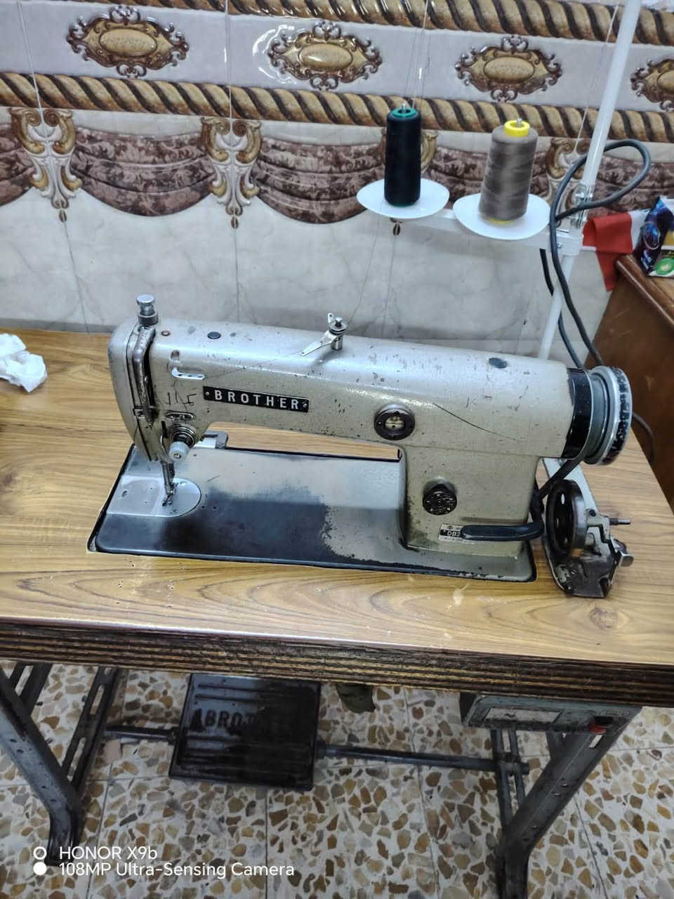 ماكنة خياطة • برذر 57 • مقص كهربائي صدأ