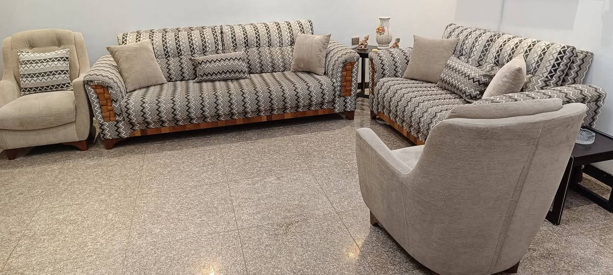 طقم قنفات تركي مستخدم نظيف جدا  8 مقعد السعر 550 دولار
اربيل/ عنكاوا 108
م / ***********
