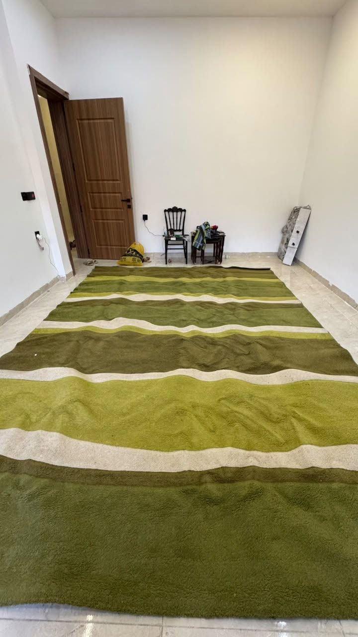السلام عليكم 
زوليه قياس ٤ × ٣ مرتبه ونظيفه استخدام موسمين 
للبيع بسبب المكان سعر٨٠  الف وبيه مجال بسيط 
 برده للبيع خامه اصليه ونظيفه كلش ٤٥ الف 
المكان دوره شارع ٦٠ 
*********** واتساب
