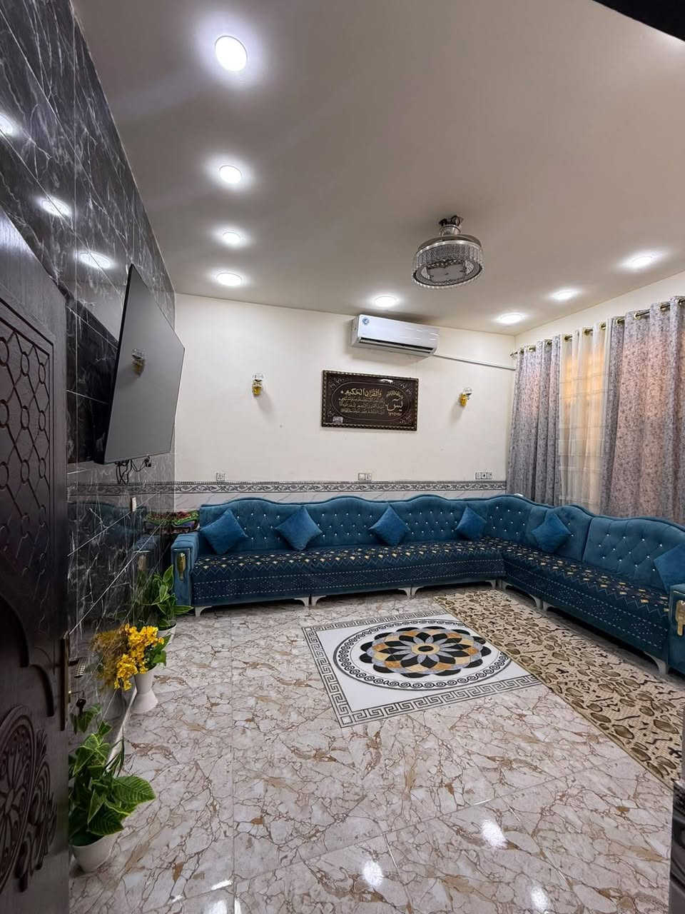 السلام عليكم اعلان اعلان اعلان 
🏠 بيت للبيع في موقع مميز –المدائن خلف اعداديه التجاره للبنات كل خدمات متوفره
تبليط كهرباء ماء ارصفه مجاري 
 * المساحة: 142 متر مربع (الواجهة 6.5 م × النزال 22 م).
 * السند: طابو ملك صرف (ملكية تامة).
 * البناء: طابق واحد.
تفاصيل البيت:
 * غرفتان نوم + استقبال + مطبخ.
 * حمامات عدد 2.
 * حديقة منزلية.
 * أرض إضافية مقابله بمساحة 150 متر مربع مزروعة وتحتوي على بئر ماء.
السعر المطلوب ١٤٩ مليون 
📞 للاستفسار والتواصل:
[*********** واتساب موجود ابو جبل ]

