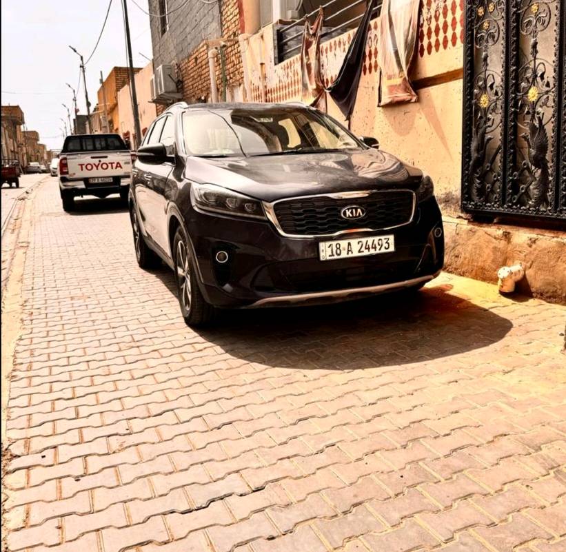 السلام عليكم 
سياره سورنتو موديل 19 
فول مواصفات عدا البنيراما حادثها دعاميتين فقط بدون دواخل   مع قطع صبغ قليل سونار موجود السعر 175 وبيها مجال وبيها بعد مواصفات  للتواصل الاتصال ب هذا الرقم *********** 
قابله للمراوس ب سياره سعرها اقل