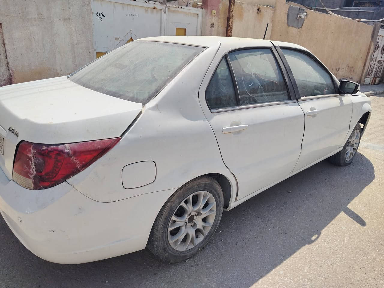 سياره دنا موديل ١٨ مكينه كايمه ومفصخه كير كفاله بيه ضربه الجهه اليمنه رقم مثنى حداديه جيده ابيع بس تحويل السعر 28 وبيه مجال مكاني نجف ***********
