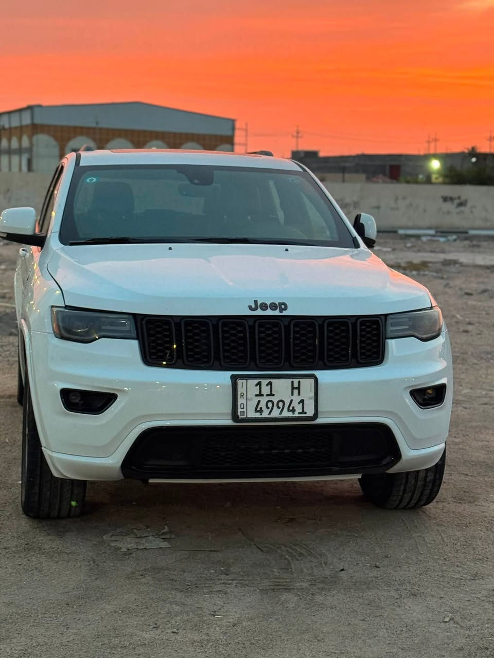 جيب (Jeep) 2018 للبيع – فول المواصفات 🚗
المواصفات العامة:
 اللون: أبيض 
 الرقم: بغداد
 الموقع المعاينة: البصرة - الزبير
🛠️ حالة السياره والضرر .
 الضرر: السيارة بيها ضرر موضح وفحص كامل  (جاملغ وباب خلفي).
 الدواخل: السيارة بدون دواخل (سليمة من الداخل).
 الإيرباك: سليم (بدون إيرباك).
✨ مواصفات وتجهيز السيارة (فول للاخير):
 السقف: بانوراما.
 الإضاءة: لايتات زنون بلادية.
 التبريد: ثلج وشغال 100%.
جوبلس :اربعه جدد.
تخم تاير .
جلد قياده ذاتيه .
 الحدادية: جاهزة وما بيها أي نقص.
 الإطارات: تخم تاير كامل جديد .
💰 السعر وتفاصيل البيع:
 السعر المطلوب:235 ورقه . وبيه مجال بسيط للطيبين.
 ملاحظة: التفاوض كلش قليل بالسيارة، يعني الشراي ما راح يتعب عليها.***********
