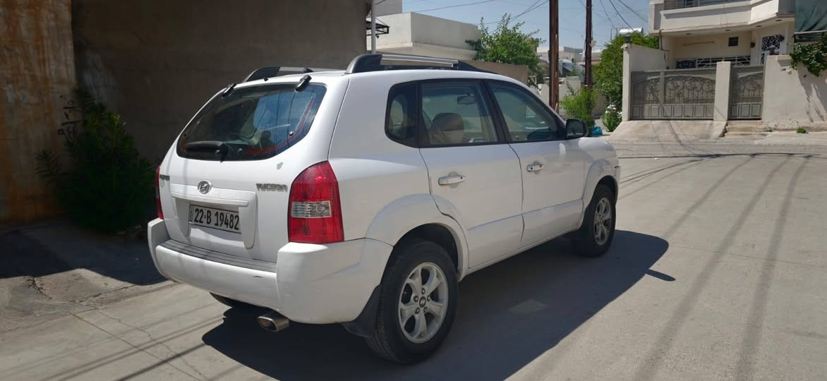 هۆندای تۆکسۆن 2009 یەک پارچەی بۆیاغە گێڕ و مەکینە و تەبریت بەشەرت سەنەوی و ڕەقەمی تازەیە سعری 100 وەرەقەو مەجال لەکەرکوکە سەیارەکە *********** كركوك, العراق
