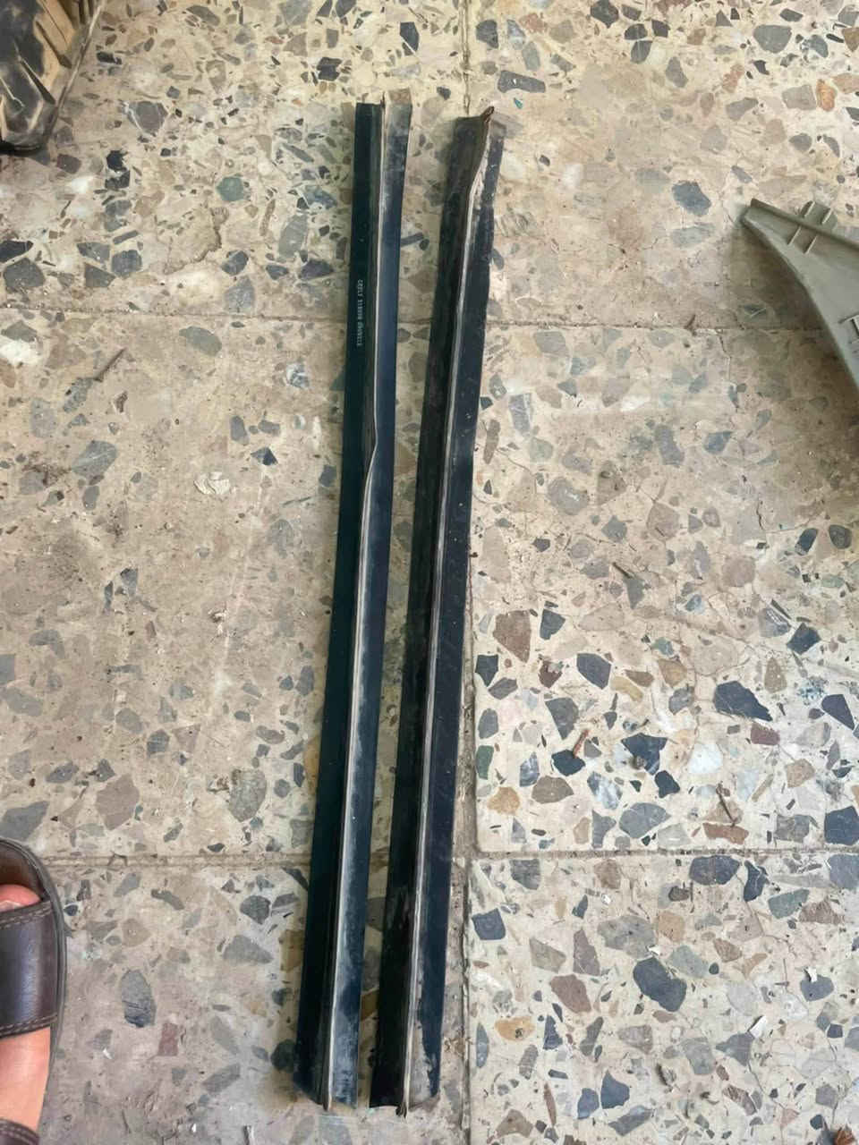 السلام عليكم من رخصه مدير الكروب ادوات جيلي ام كي ٢٠١١ شتريد موجود جامه خلفيه صالنصه تانكي دكشن عينه وصينيه عنبار بريك وبريشر عنبار كلج بيبان جاملغات تنته قمارة حاجه نضيفه يوجد توصيل للحجز واتساب ***********
