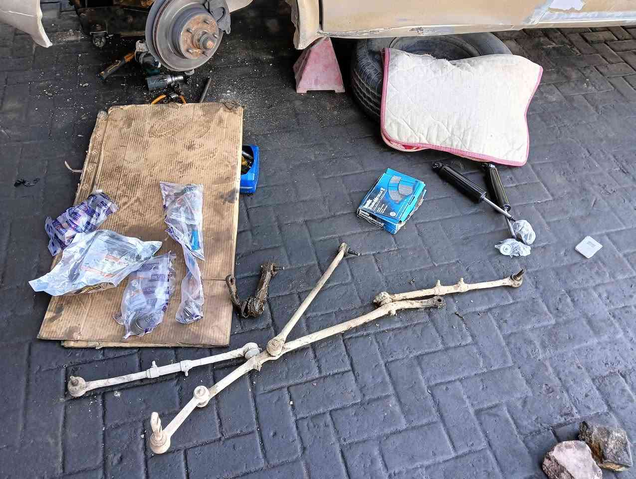 جمسي فان أسترو موديل ١٩٩٧
رقم كربلاء نهاية السنوية السيارة ٢٠٢٨/١٢/١٢
السيارة بأسمي مكان السيارة بصره كير ومحرك خير من الله محركها تيربو 
السعر ٤٣ ورقه 
شرط تحويل وكالة ما انطي بيها تحويل فقط شاشه كبيره لمس
باب السايق هادل
 الحدادية اليوم جهزتها كاملة بتاريخ ٢/ ٩ 
اكرر السعر ٤٣
***********
واذا اكو مراوس سيارة صغيره وانطي فرق
