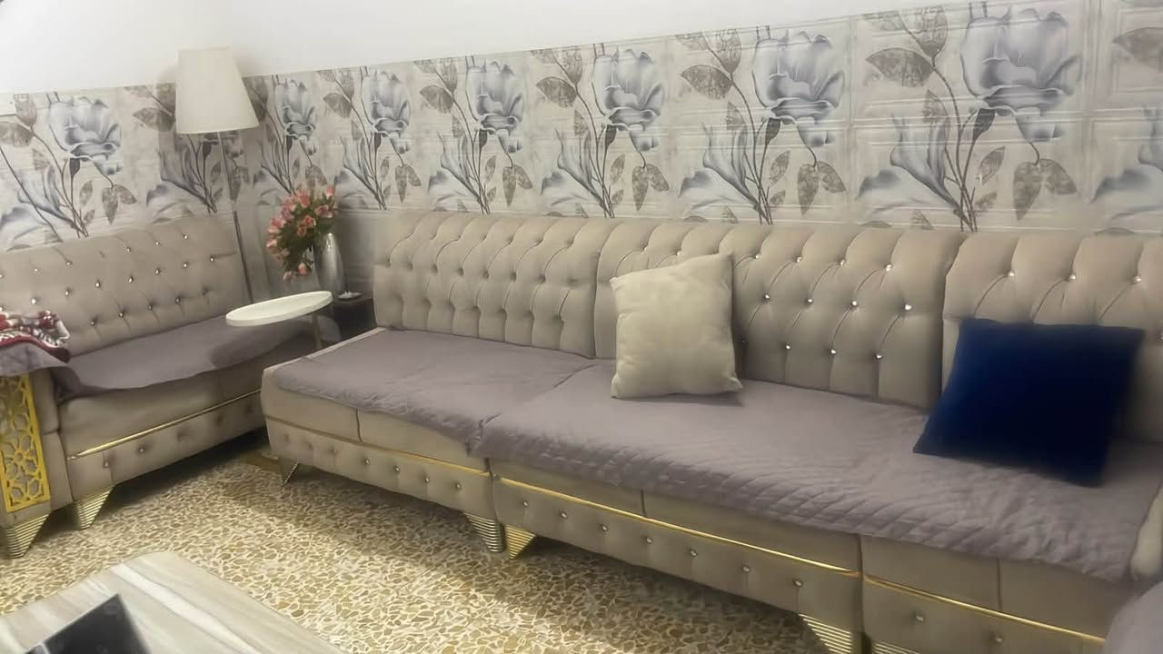 ديوان للبيع بسعر مناسب داخل الموصل للتواصل ***********
