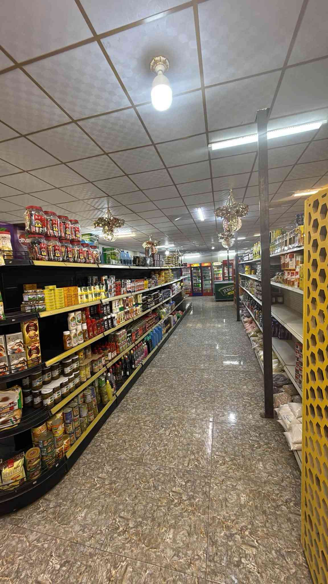 ماركت اللبيع كامل هوه وغراضه يحتوي عله 4سبالت ويحتوي عله ويحتوي عله 5رفوف ويحتوي عوارض بطحيه 9وعاموديه11ماركت جاهز من كلشي مكان ماركت بغداد تاجي قريه عواد 
***********
***********
