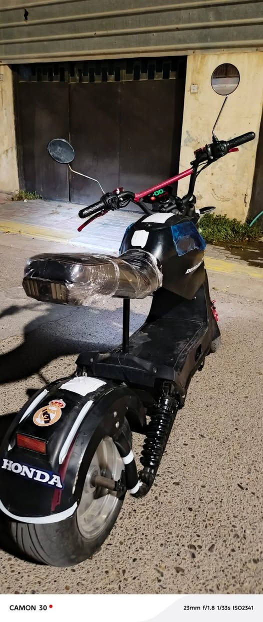سلام عليكم
دراجه بطح شحن للبيع 
1- ملف 2000 واط 
2ـ ست بطاريات فول 
3- كامل كلشي ما بي
4-كشره نضافه 75/80% 
نضافته موضحه بل صور 
5- سعر ب 450 بي مجال الطيبين 
مشتري جديد ب 1075 

6... ول عنده امراوس خلي ايراسني

رقمي.***********
عنواني الرمادي شارع المستودع قرب مكسمول
