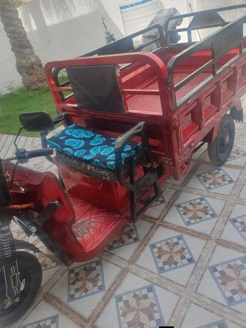 ستوتة شحن نظيفة
خذتها زيرو على ايدي
نظافة 💯 
الحجم الكبير جدا
كهربائيات كاملة
بطاريات حجم كبير جدد 52 امبير
السعر 950 الف
العنوان بغداد مدينة الصدر 
***********
