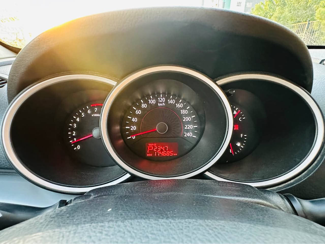 کيا سۆرينتۆ ٢٠١٢
سە ياره كه كه وتوه به لايا چوار پارچه ى بۆياخه به عام بۆياخ ئه يفرۆشم سه قفى ته عديل سارده پيش و دواى كه پسه بيناوگرتن بى ئيرباك شانسى و هه مووى به شه رت 

گيرو مه كينه ى به شه رت ژينگه و سه نه وى تازه يه 
ته حويل خرامه به شه رت. سعرى (٨٩$) معامه له يه كى زۆر زۆر كه م له سليمانيم
*********** السليمانية, العراق
