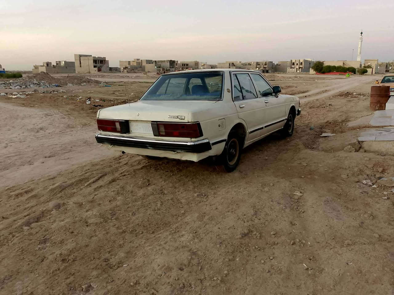 السلام عليكم سياره للبيع نيسان داستين موديل 80 المكان تكريت حي الديون شارع 60 رقم صدامي نينوى السعر ١٣ اتصال على هالرقم ***********
