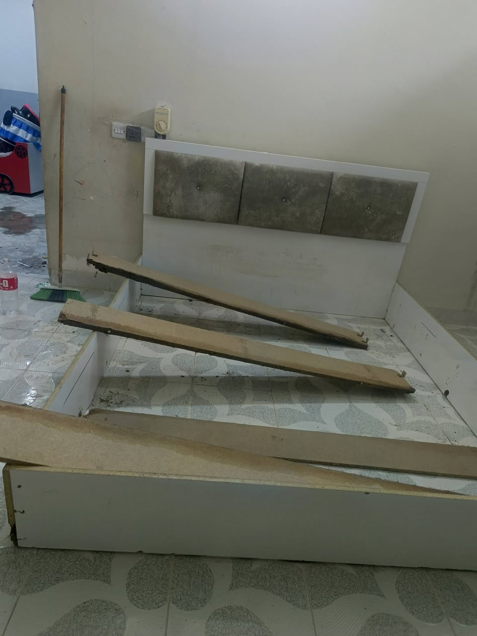 غرفة نوم كامل للبيع ٧٥بي مجال عنوان كركوك قادسية ٢ هذا رقمي ***********
