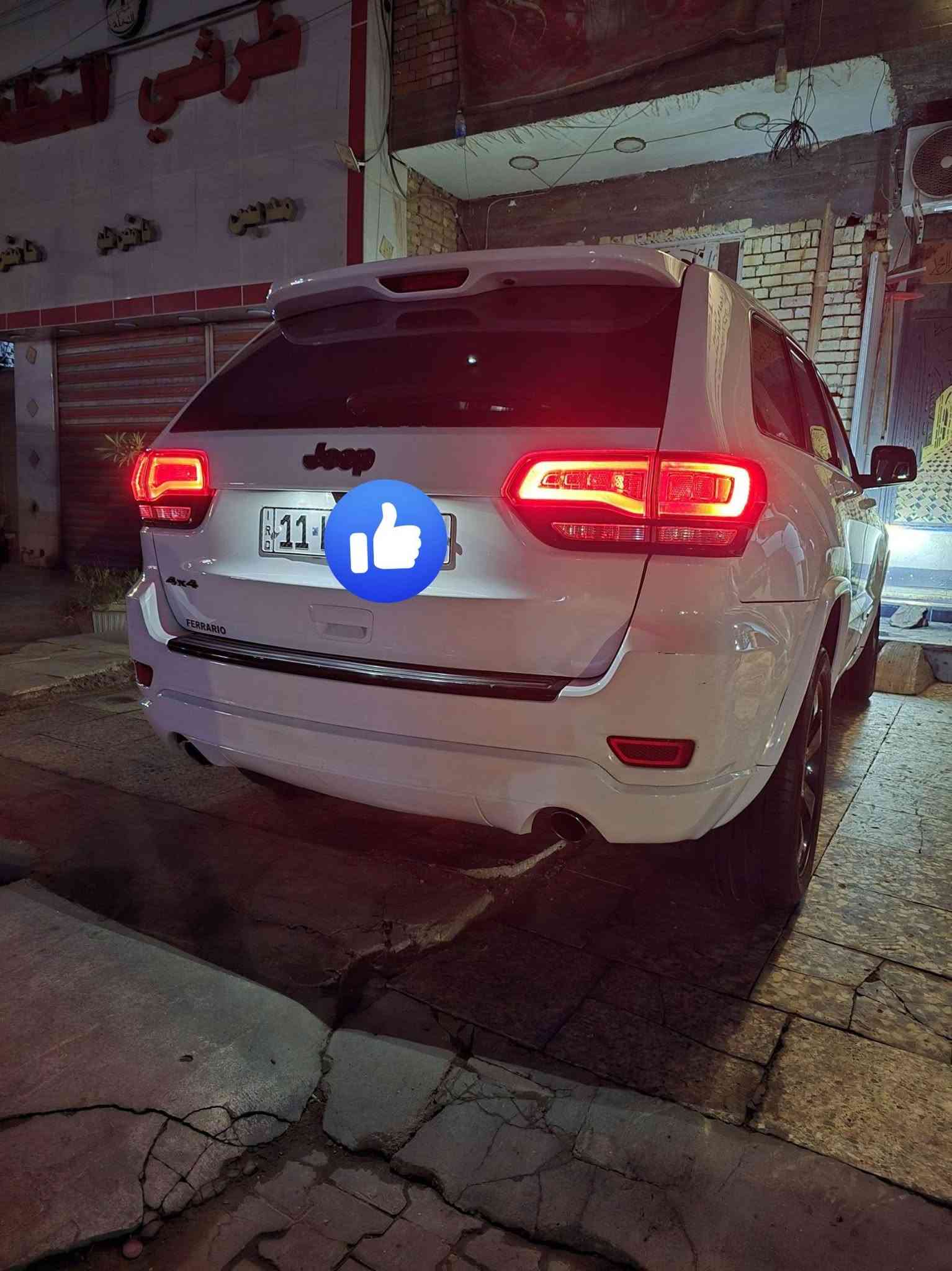 سلام عليكم
 جيب كراند شيروكي للبيع مديل 15
 بانزين عادي لادوانز ولا اي شي خير من الله
  بيها جاملق اليمن فقط وارد امريكي
 بدون ايرباك السياره فتحه وتحكمات 
شفتات  كشنات كهربائيه تدفئة
 السيارة عليها ادامه كامله 
تخم تاير كشي مانقصها 
صندوك كهربائي
 عارضها  190$  وبيها مجال 
رقم التليفون ***********  العنوان بغداد السياره استعمال شخصي بسمي
