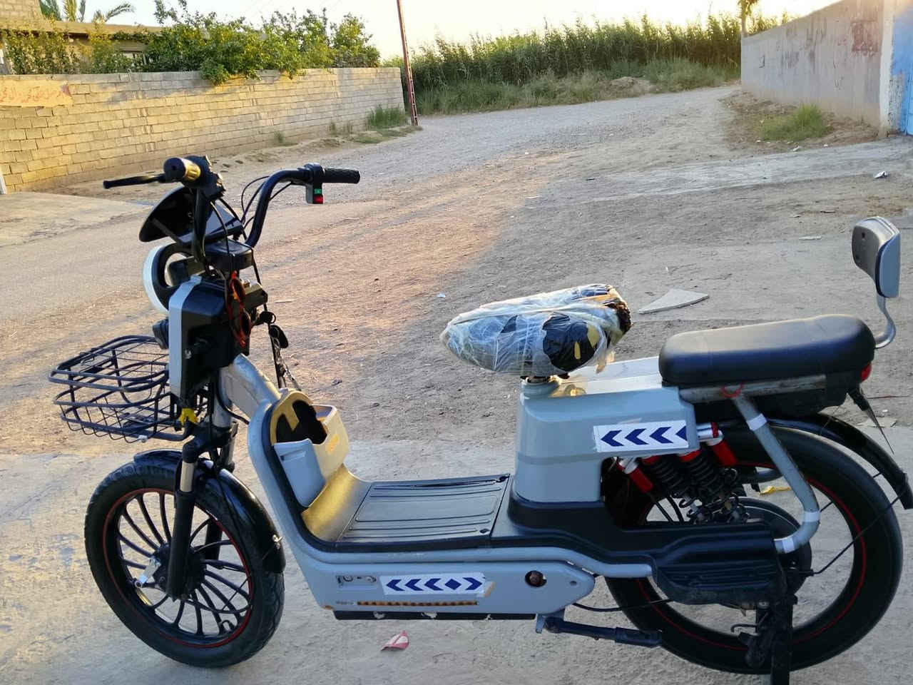 سلام عليكم باسكل شحن نضيف جدآ والبطاريات نضيفة جدد ولسعر 350 وبي مجال  ولمكان ديالى خالص حي العصري ولرقم ***********

