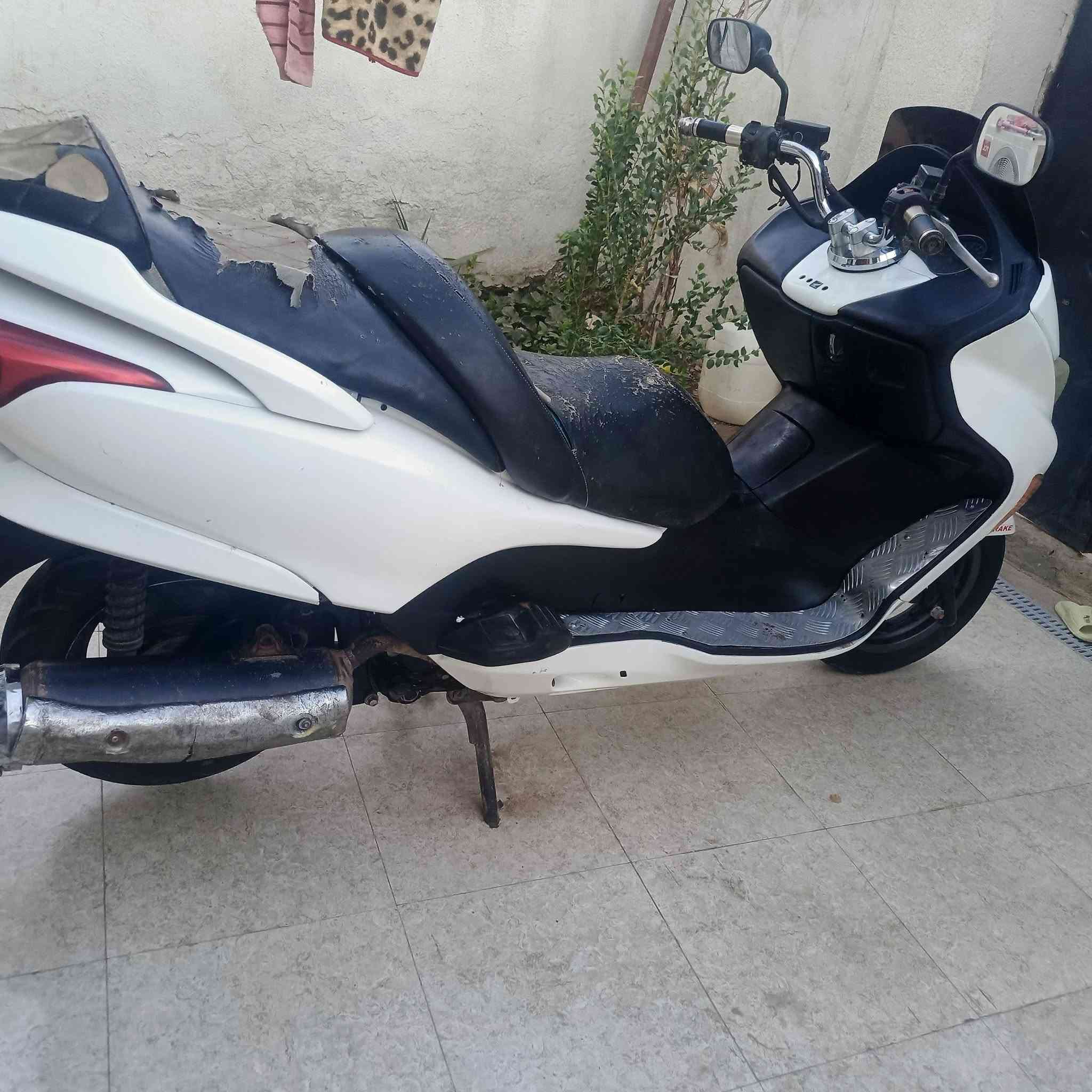 فورزه 0/8دراجه جاهزه عوزهه بس دوشمه للكشن السعر ٦٥٠ناصريه مركز ***********
