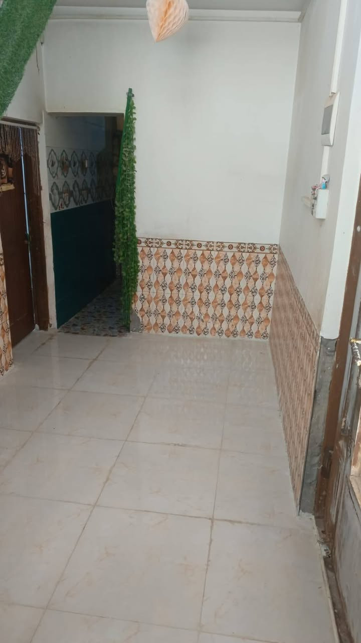 خنيطلة • ١٨٧م • محل واجهة