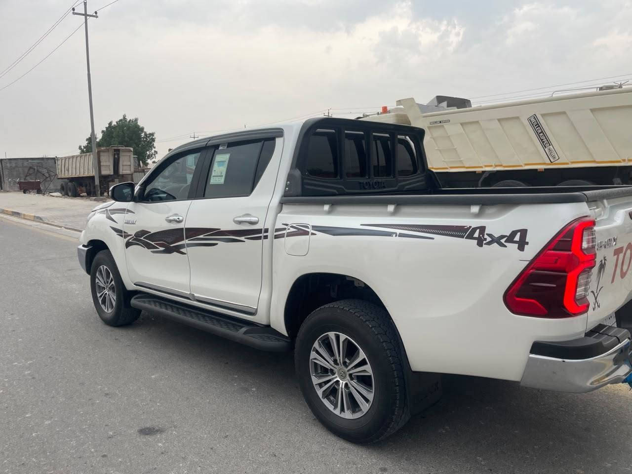 هايلوكس سعودي • ٢٠٢٢ • فور ويل