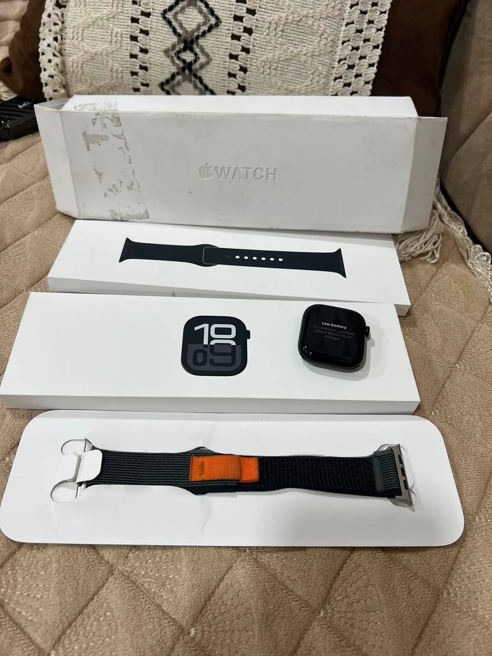 للبيع ابل واتش جيل 11 
نضافه 100/100 
بطاريه 100/100
السعر 465 وبيها مجال جداً بسيط
للاستفسار الاتصال على الارقام قليل متواجد فيس
***********
***********
