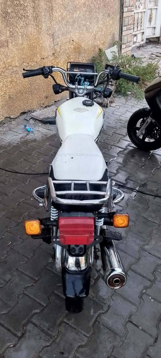 السلام عليكم دراجه يرانيه للبيع موديل 23 اخت الجديده السعر 650
 
بغداد الإصلاح 
*********** صاحب الدراجه
