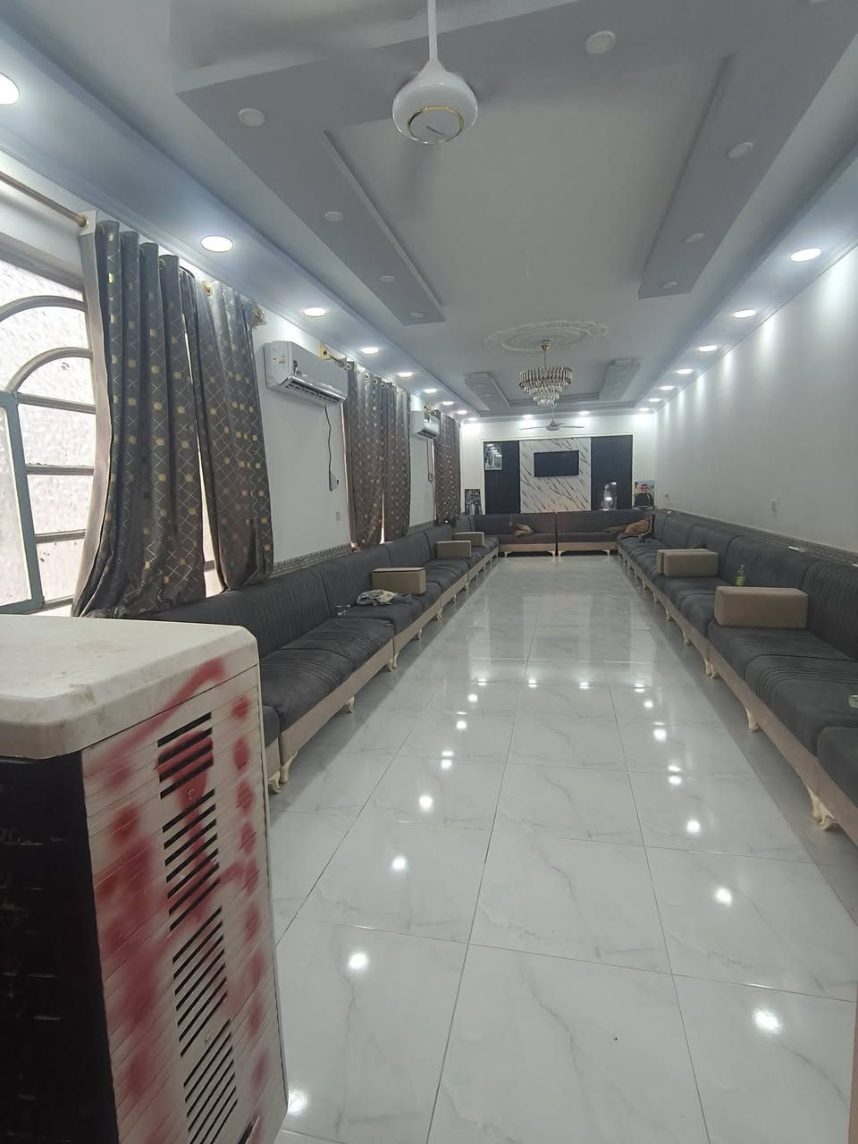بيت البيع سند 25بسامينه يحتوئ عله 3غرف ومطبخ وصاله14متر واستقبال14ويحتوئ عله برج كهرباء 24ساعه وراتب سنوي ومن ضمن البيت وراء عرصه تقريب 500متر وكدامنه حديقه يبعد عن شاررع الزركه 75متر عله طريق الزوار 
الاستفسار ***********
