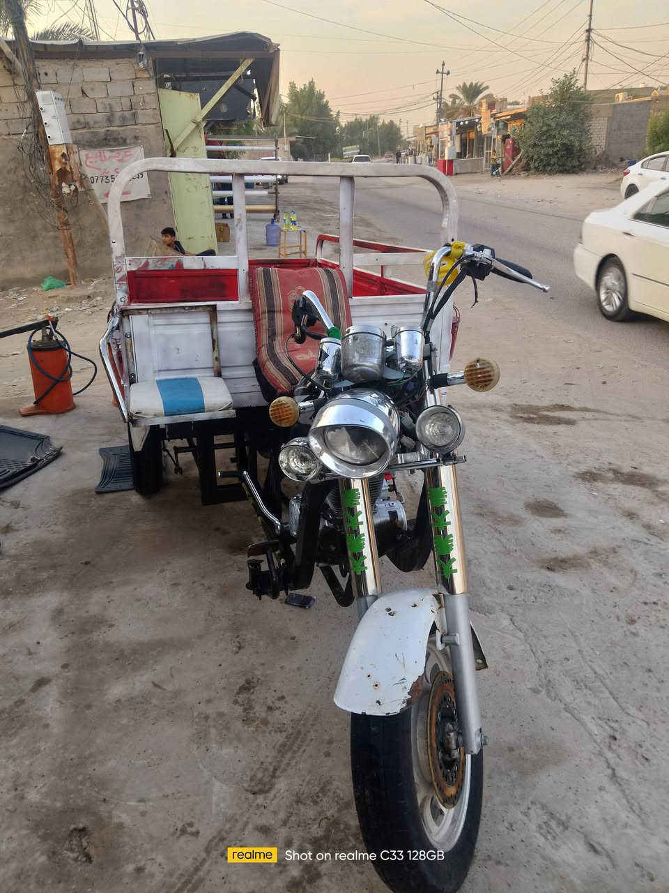 السلام عليكم ستوته امثياب للبيع محرك يسوون جفته الشاص والرقبه مقفوله فول على فول طلباته كلها شغاله طائره امامي جديد والله *********** السعر 750 وبها مجال قليل كلش

نص مكتوب في الصور:
- realme Shot on realme C33 128GB