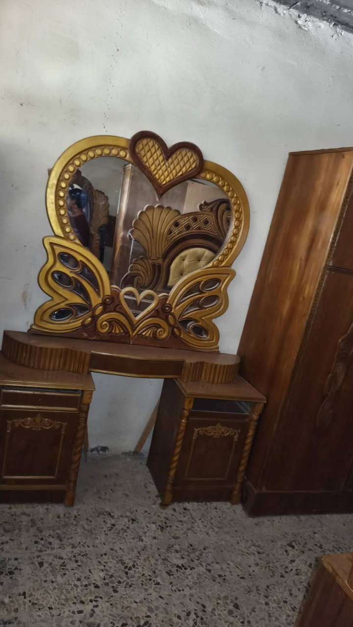 السلام عليكم غرفه 3 باب حطاطه نظيفه للبيع السعر 250 للاستفسار والتواصل *********** واتساب
