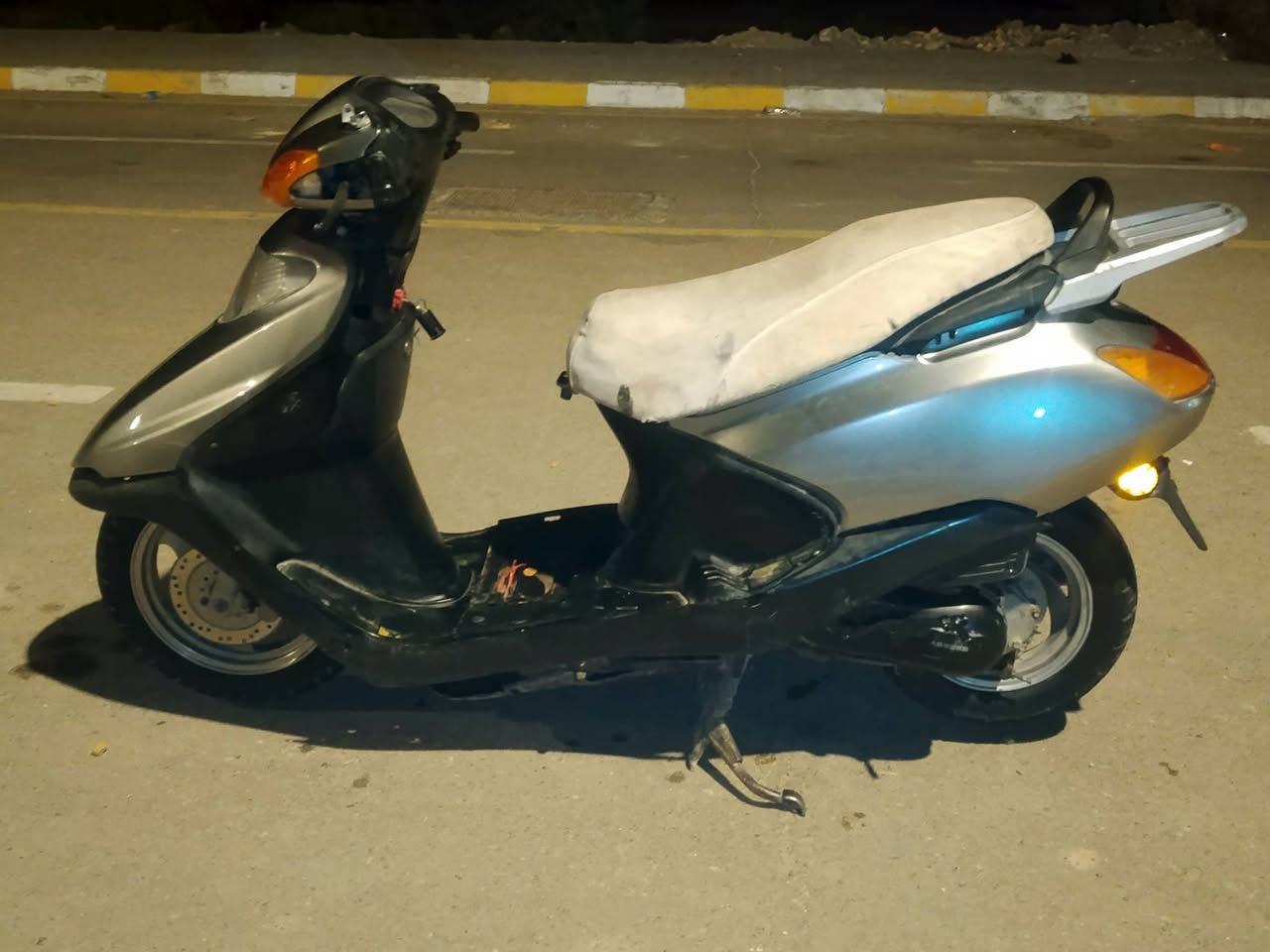 سلام عليكم دراجه سبيسي البيع مكان الدراجه كوت قضاء الحي السعر200وبيه مجال 
دراجه مكفوله من سرقه وحادث

الرقم***********
