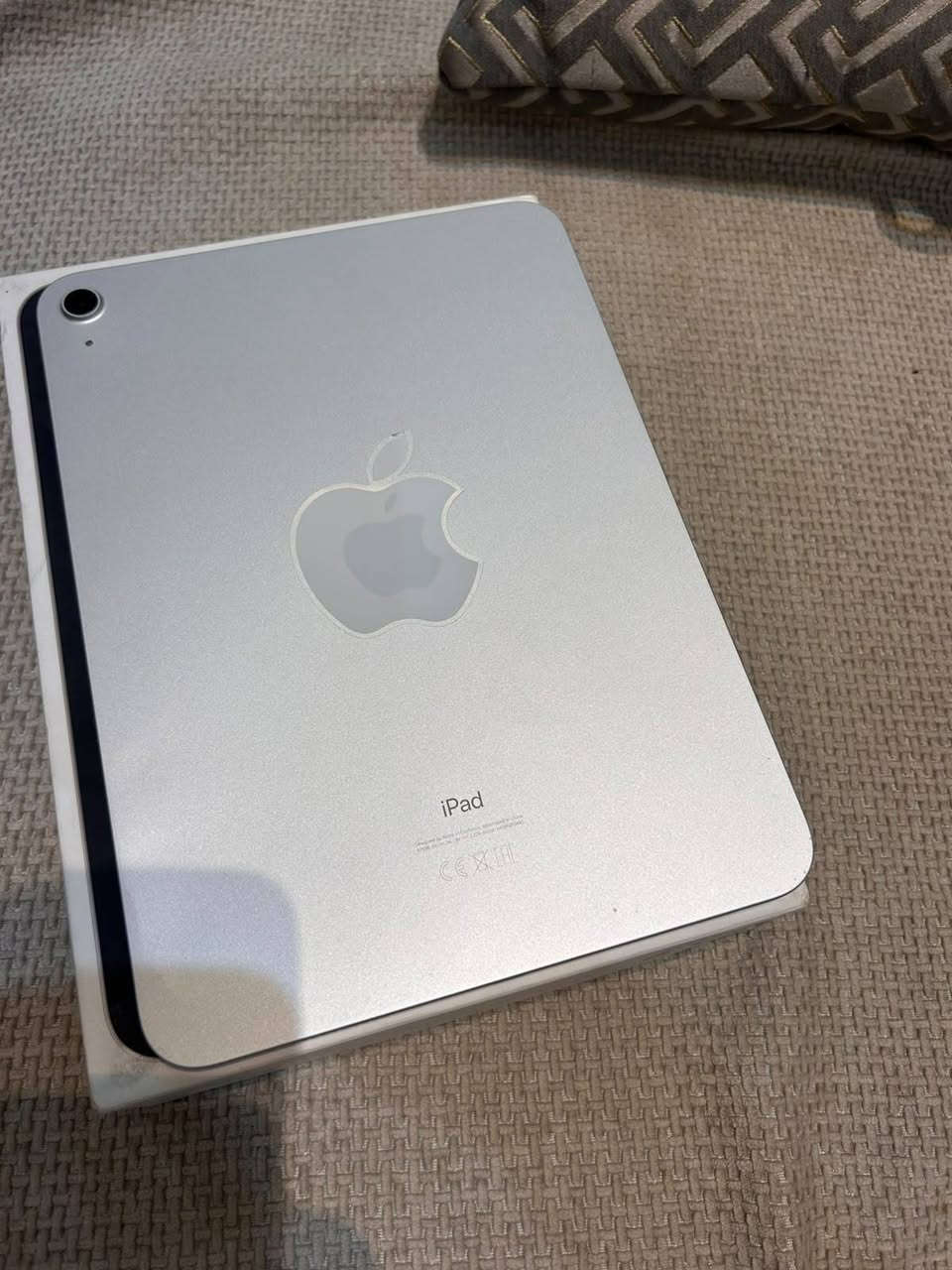 السلام عليكم 
ايباد ابل🍏10شكل ال11جهاز كلش نضيف مستخدمه فقط للدراسه  
كارتونه موجود ابد ما داخل مصلح افحص وين ما تريد بيع مستعجل جدا المكان سماوه جربوعيه الثانيه رقم الهاتف ***********
