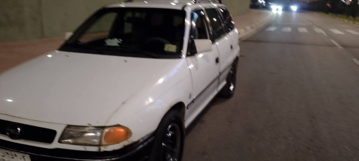 السلام عليكم 

استرا استيشن 
الموديل: 1994
رقم نينوى الماني✅
طخم جديد👍
محرك 16 استرا 👍
محرك وكير شرط 👍
داخل دوشمة فول👍 
سيارة ما ناقصها شي 👍

للاستفسار التواصل على الواتساب او الاتصال☎️
***********
***********
