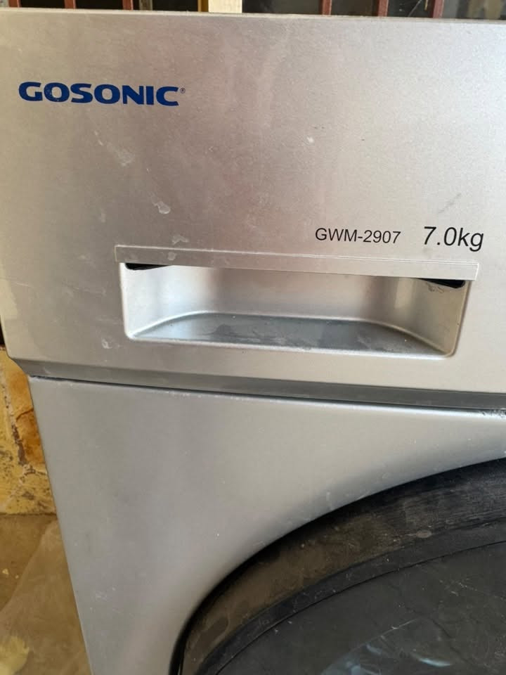🧺 غسالة أوتوماتيك Gosonic للبيع

الموديل: GWM-2907
السعة: 7 كغم
الحالة: مستعملة ونظيفة، شغالة بصورة جيدة جدًا
النوع: أوتوماتيك تحميل أمامي
سرعة الدوران: تصل إلى 1200 دورة/دقيقة
برامج متعددة: قطن، اقتصادي، رياضي، ملابس داخلية، صوف، أقمشة صناعية، غسيل سريع 15 دقيقة وغيرها.
التحكم: شاشة رقمية + تحديد درجة الحرارة والسرعة والتأخير.
المحرك: نظيفه كلش وما بيها اي شيء 
الطاقة: تصنيف A++ حسب الملصق.

📌 الغسالة نظيفة ومناسبة للاستخدام المنزلي، والفحص عند الاستلام.
💰 السعر: [325 الف وبيها مجال بسيط]
📍 المكان: [اكتب المنطقة]
📞 للاستفسار *********** 
***********
