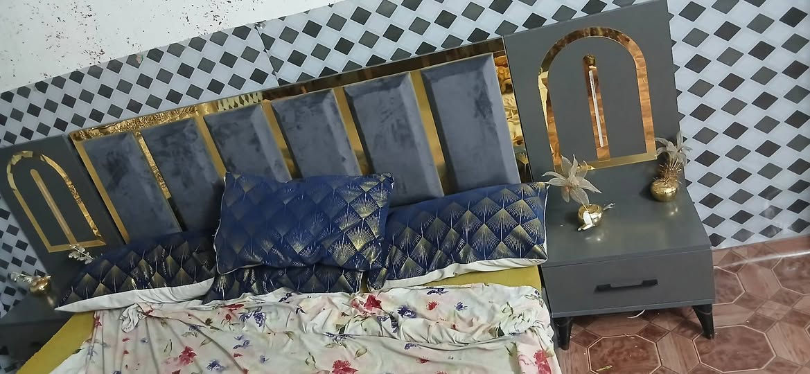 غرفه نوم استخدام شهر خمس قطع تخم للبيع خمس مقاعد.***********
