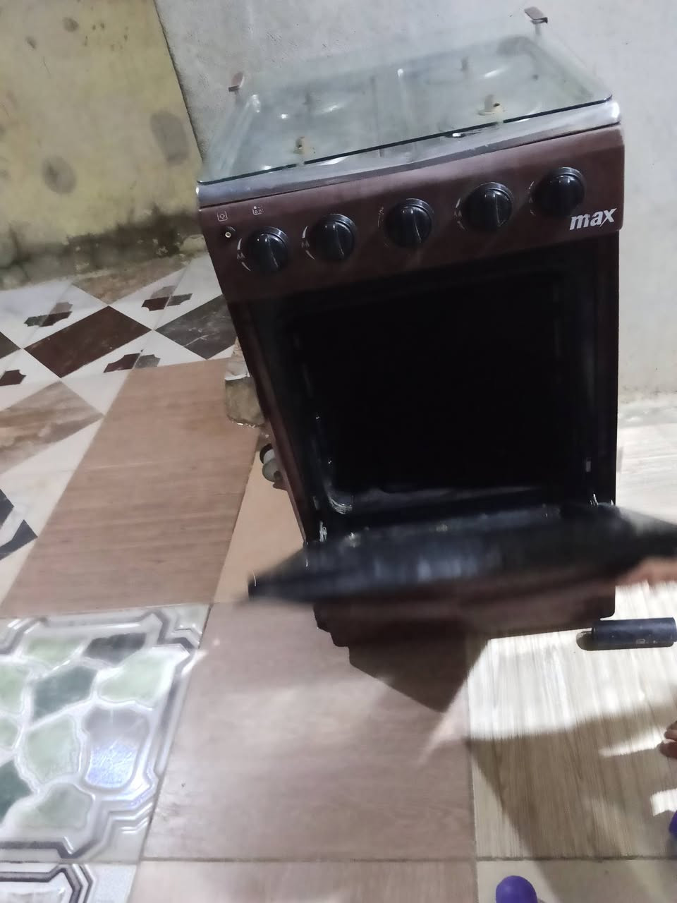 السلام عليكم طباخ للبيع سعر 75 المكان حي الجهاد ***********
