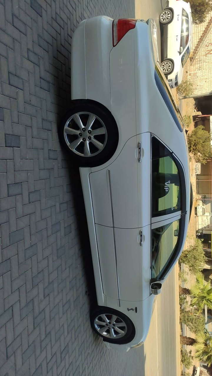 بەناوی  خوا
شاهینە 2005  مووس  
ڕۆیاڵ  سڵاید  ویل دنگەی  ئیستیل    ئاوێنە ئیشارەت دووپارچە  بۆیاخ  گەورە  بەگەورە  182  دووپارچە بۆیاخ  ئەوروپا  بێ  مەسرەف  بێ  تەقەوڕەقە  کۆدار  نرخ  67گەڵاو  مەعمەلە  شوێن  سەیدسادق واتسابی  لەسەرە  ***********
