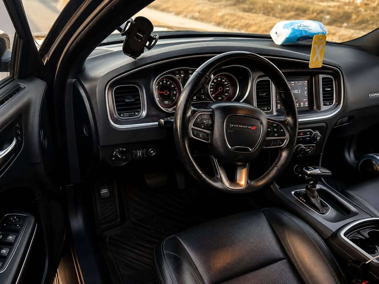 السلام عليكم 
جارجر موديل 2020  مواصفات sxt بلص ماشيه ٧٠ الف السياره كفاله عامه من الصبغ والتبديل بدون حادث فقط بارد بسيط بالجاملغ الخلفي السعر 230 وبيها مجال مكانها بالديوانية   ***********
