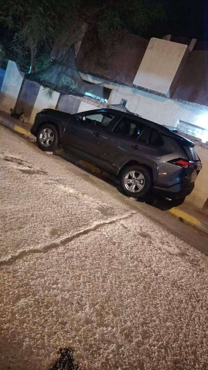 السلام عليكم للبيع رافور2024XLeفول فتحه رادارات جانبي خلفي امامي كشنات كهرباء حادثه جالغين الاماميات مبدلات ومصبوغات والغد جهت سايق مبدل نفس الون ايرباك ستيرن وراجع سستم وهنا بل عراق صار بيه حادث الباب الخلفي وصبغته  سعر 165 ستفسار *********** ما متواجد عل فيس شراي يتصل اثره تفاصيل سياره وشوف صوره
