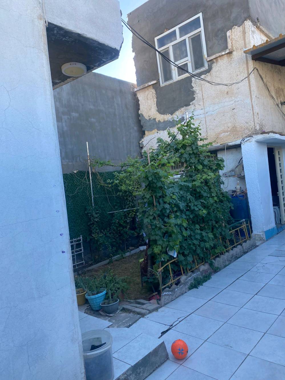 بيت للبيع في الرمادي في الجمعيه السعر المتر 900 و بي مجال وبي أكثر من3غرف
 التواصل الرقم ال بل صوره 