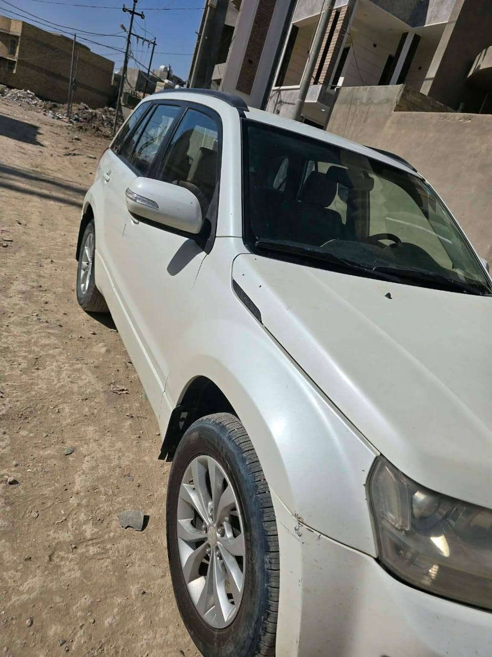 سازوكي فيتارا موديل ٢٠١٦
مكفولة ماعدا ضربة طابوكه على البنيد مبينه بالسونار
مكينه ٢٤٠٠
دفع رباعي 
السياره جاهزه من كلشي
للاستفسار ***********
