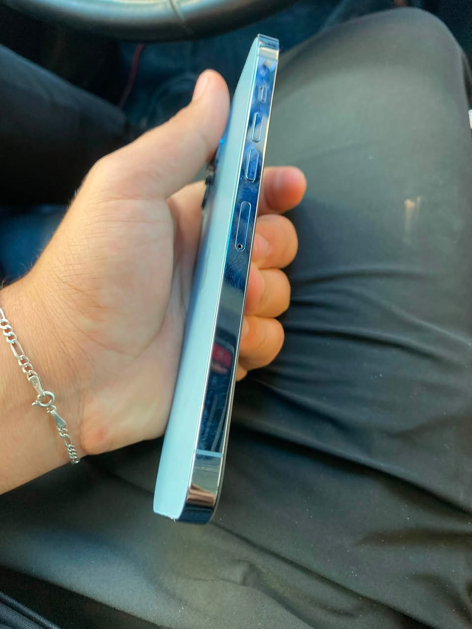 السلام عليكم ايفون ١٣ برو ماكس نموذج m
256 مساحة شاشة مبدله اصليه ولفيس ايدي واكف ولكامره شويه بيه ضل يعني من طك صوره ميبين مكاني جادريه سعر٤٥٠ رقم ***********
