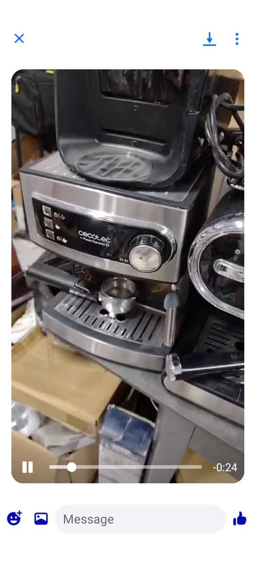 ماكينة صنع قهوة اسبريسو يدوية Cecotec Power Espresso 20.
الضغط: تتميز بضغط عالي يصل إلى 20 بار لاستخلاص نكهة غنية.

الطاقة: تعمل بقوة 850 واط.

السعة: تحتوي على خزان مياه بسعة 1.5 لتر.

الميزات: تتضمن ذراعًا مزدوج المخرج لعمل كوبين في نفس الوقت، بالإضافة إلى مبخر (Steamer) لرغوة الحليب.

التصميم: تأتي بسطح علوي لتدفئة الأكواب وتشطيبات من الفولاذ المقاوم للصدأ  ملاحظه مستخدمه
وەک لۆک وایەو سعری  75000 السليمانية, العراق
