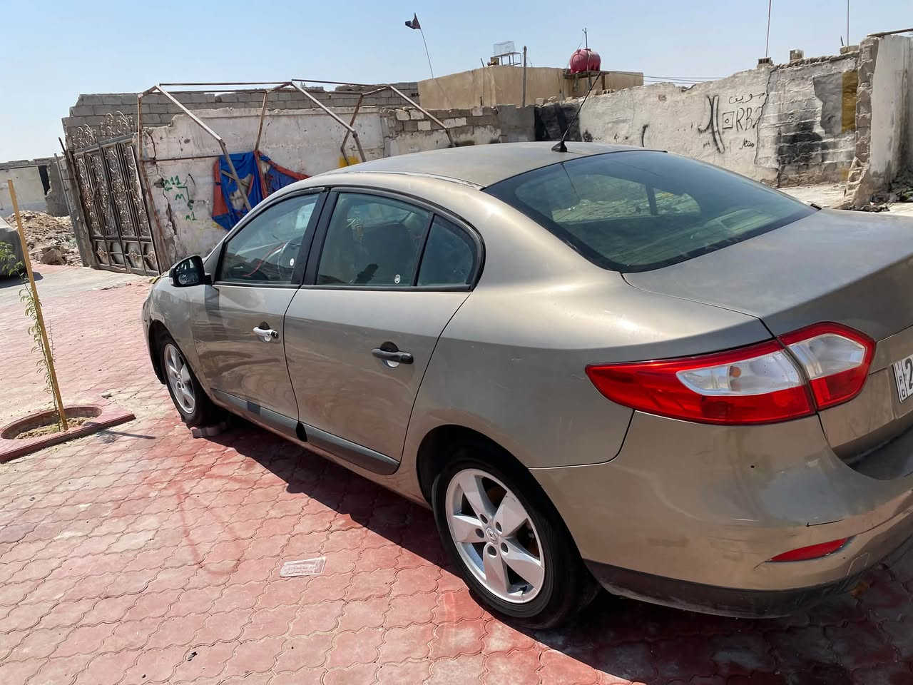 سلام عليكم
رينو فلونس مديل 13 
رقم واسط مشروع وطني سنوية 2030 
محولة بل بصرة ورعيها بل بصرة يمي 
شرط تحويل 
سياره امامك بيدها حلو بي قطع صبغ  
مكينه كير كفالة مالت نيسان بلاد
تبريدها منضومة كاملة ذابها بيه فقط لوحه مالت تبريد واكفة 
سياره حلوه وجهازه حداديه حلوه حمدالله 
مكنها البصرة 
سعرها 48 بية مجال حك جيتك 
مستعجل على بيعتها 
وهاذه رقمي وانا خادم 
***********

