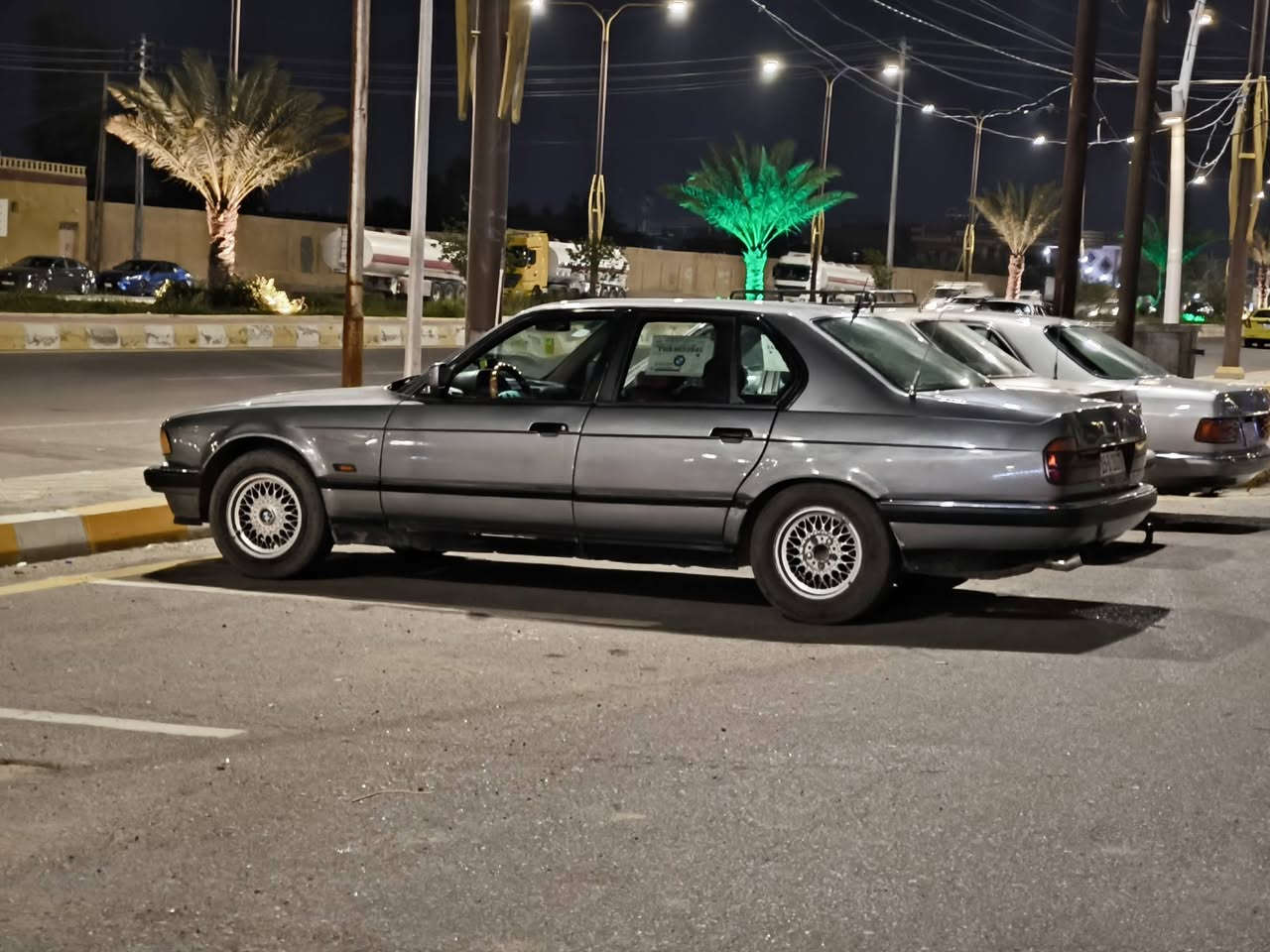 BMW 1991
رقم رقم انكليزي داخله هزه 
سنويه 29
صدر حداديه امامي خلفي كامل
محرك مكفول گير خير من الله فول مواصفات تنته كشنات تحكم كهرباء تبريد نقصة غاز چان شغال قبل 20يوم لايت زنون تحكم كروز سرعه شغال بلادي كهربائياتها جاهزه مابيها اي نقص السعر 50وبيها مجال بسيط 
***********
