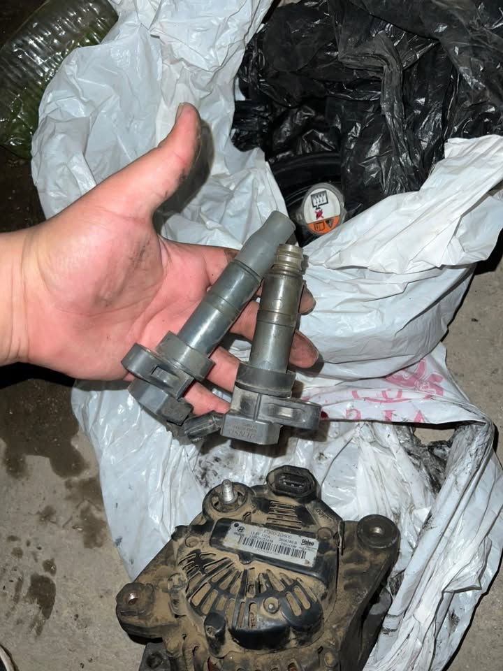 تفصيخ بيدي فاتحهن كل الغراض شغالات شرط الفحص
2 مجاول سيراتو فورتي 10-13
قايش تايم كيس قياس 35-15
داينمو شغال شحنه 12 طبيعي
والپلي  هدية للياخذهن كلهن
***********
واتساب
توصيل كل عراق 5
السعر قيم واخذهن بالعافية
بس بالمعقول
