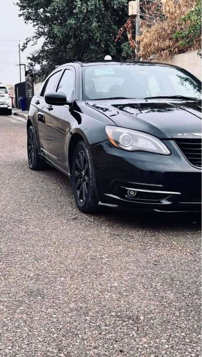 كلايسلر c200 
موديل 2014 
محرك 2400الاقتصادي
منضومه زنون 
تدفئه + تبريد 
كشنات كهربائيه وبيهن تدفئه وتبريد 
مصبوغه حزام للجماليه
رقم بغداد وبأسمي
مكانها بغداد 
السعر ٧٠ وبيها مجال 

***********
