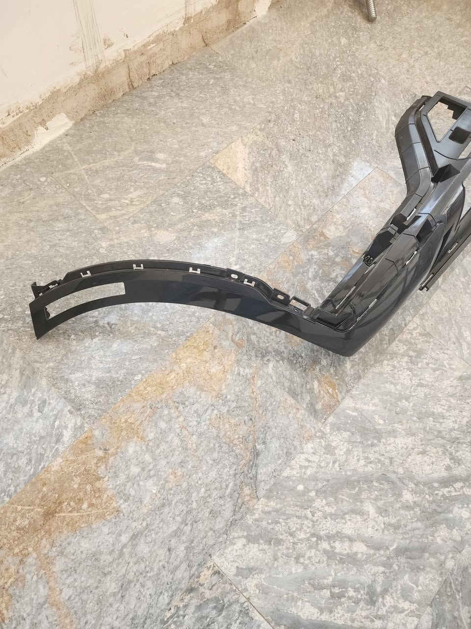 السلام عليكم
ربع دعامية جهة اليمين كالكرافي 
هلال دعامية
نيكلات
زوج تايرات 
متوفر واتساب
***********
