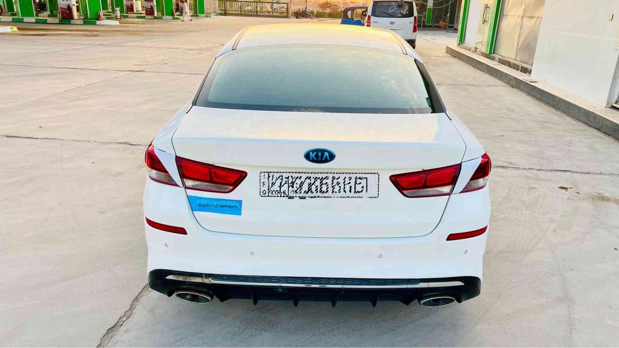 كيا أوبتيما 2020 خليجي 
كفاله عامه بحاله الزيروووو 
ماشيه 100 
عدا كارتين بسيطات 
مكينة 2400
رقم بغداد مشروع وطني 
انجليزي وباسمي حصراً 
هزه جديده 
سنويه ل2031

المواصفات 
لايت دوار مع حركة الاستيرن 
بكلايت لد 
دبل لد امامي + خلفي 
حساس امامي + خلفي 
تبريد شاشه منفصل + قطعتين 
صندوك ذكي 
3 انظمه قياده 
المراة الداخليه عاكسه للضوء 
شفتات ستيرن + كروز سرعه 
مري شفط عالسويج 
سيارة جديدة جدا سعرها معقول بالعافية ع الياخذها 
مكان السيارة بابل 
***********
*********** هاشمية, بابل
