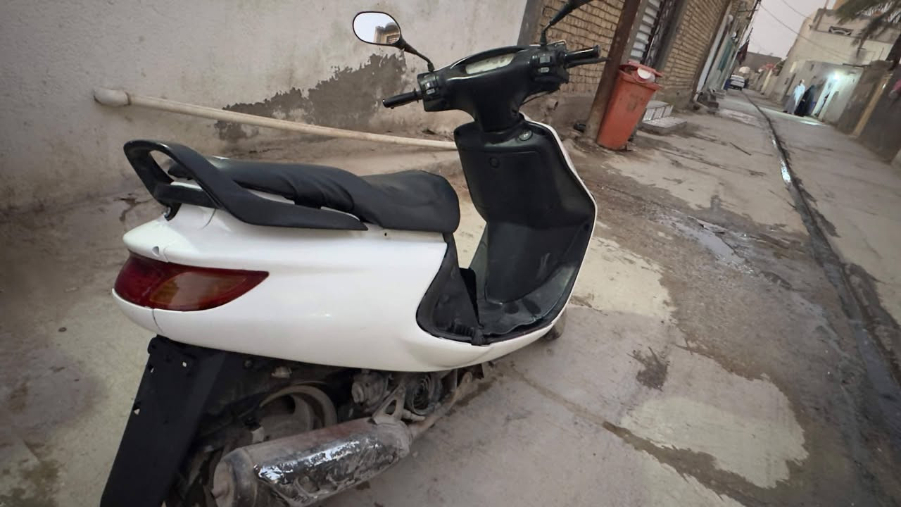 دراجه فراشه نضيفه كلش مال بيت 
مكينه مامفتوحه 
تايرات جدد
كهربائيات كامله 
السعر 350 وبيه مجال حگ الجيه 
مكانه بابل /القاسم 
اتصل وتدلل 
***********
