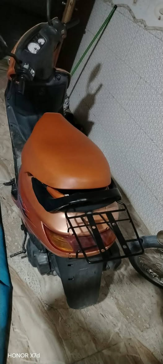 السلام عليكم فراشة للبيت ست اشهر من نازلة من الرمبة اول فتحة للمكينة صارلها اسبوع مجفتة الدراجة تخبل كهربائيات كلها كاملة لايت اشاير بكلايت كلشي شغال سلف هندر مكينة ناعمة عينة شغالة كيج بانزين وكيلو متر سعرها 
450وبيها مجال قليل

*********** بي واتساب وبي اتصال اهل التعليقات ماارد عليكم
